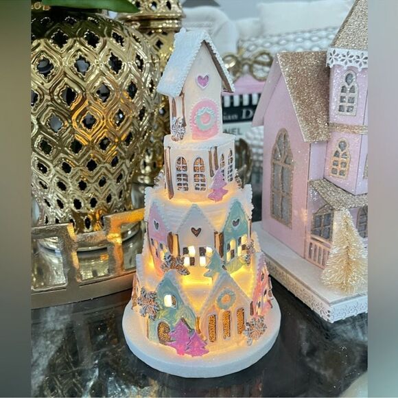 New Pastel Gingerbread Sugar Castle - Picture 14 of 15